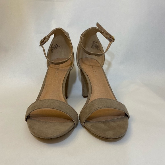 Madden Girl Beige Tan Block Heels Size 10 - Picture 2 of 5